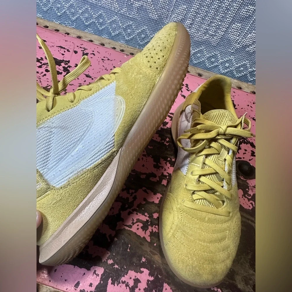 NIKE Women’s yellow street gato sneakers sz 8.5